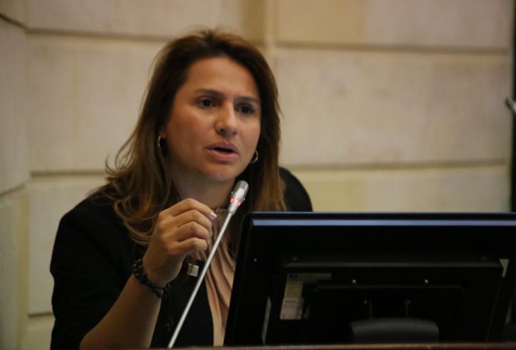 La senadora Paola Holguín