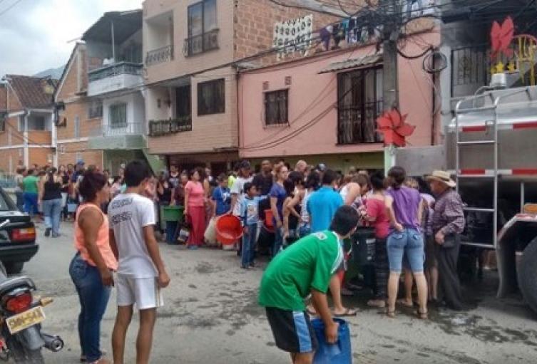 Con carrotanques EPM atiende la emergencia en cinco barrios de Medellín