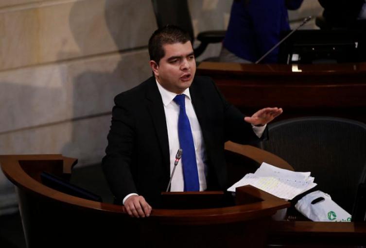 El senador Julián Bedoya