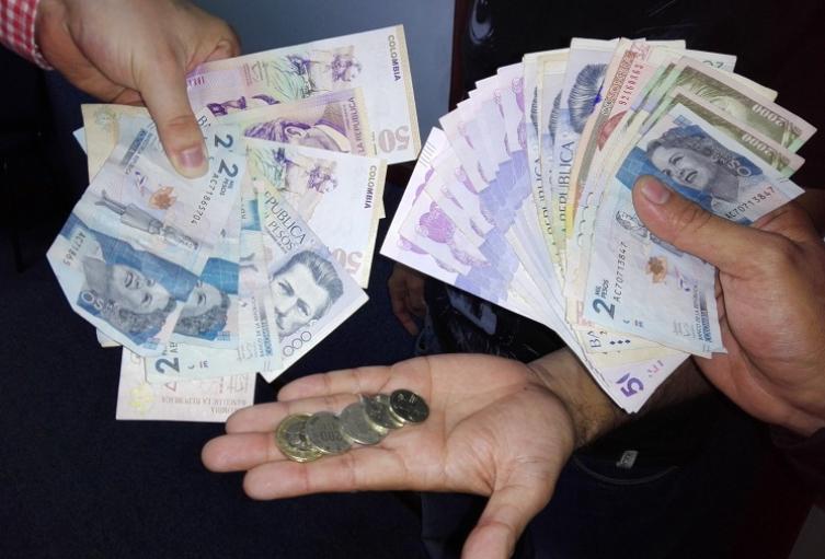El gobierno nacional ha ofrecido un incremento salarial del 5%, las centrales obreras exigen el 12%