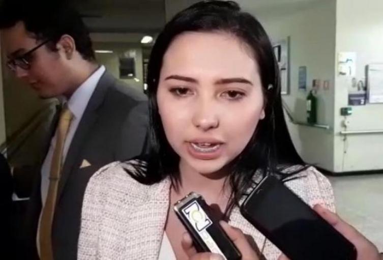 Hija de la excongresista Merlano. 