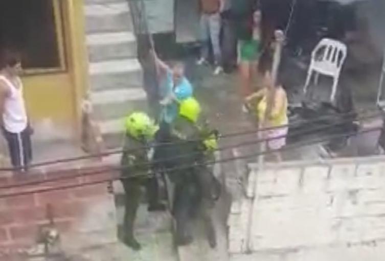En otra asonada, tres policías resultaron heridos en el nororiente de Medellín