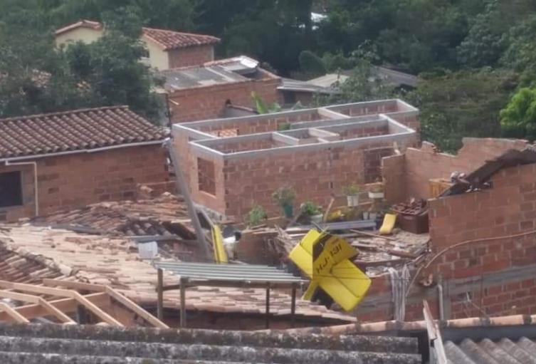 Una avioneta particular cayó en una vivienda del municipio de Copacabana, Antioquia