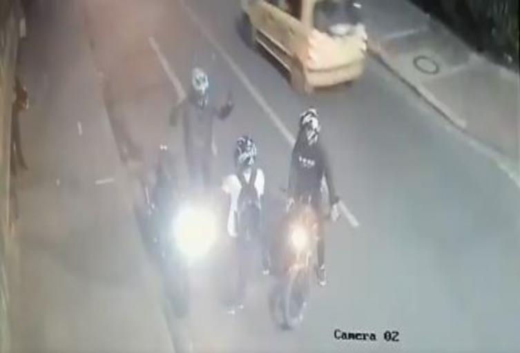 Bogotá: Le quitan la moto y le dan un tiro en el estómago delante de su mujer