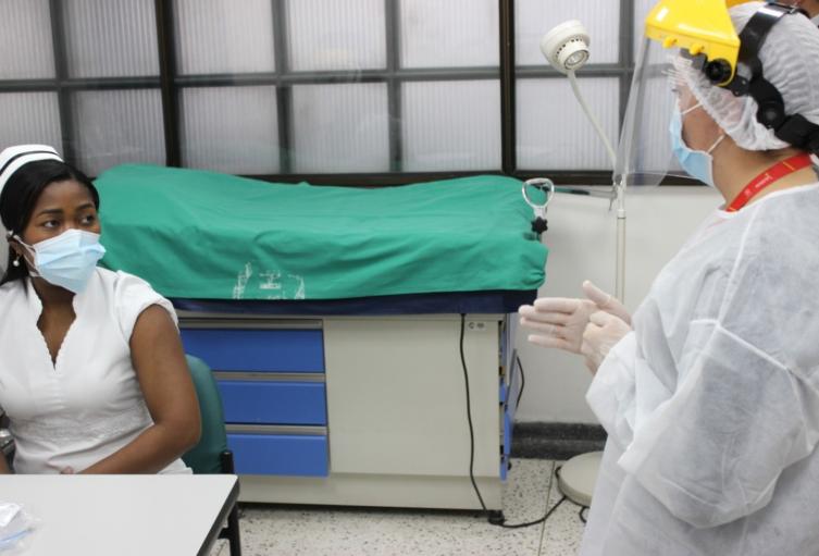 Vacunación anticovid en el Instituto de Cancerología de Bogotá.