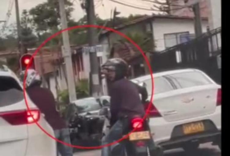 Recuperan cadenas de oro y celulares robadas en vías de Medellín Recuperan cadenas de oro y celulares robadas en vías de Medellín