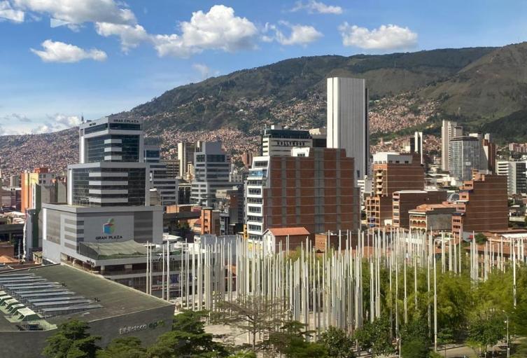 Desplazamientos intraurbanos en Medellín se dan por amenazas de grupos armados.