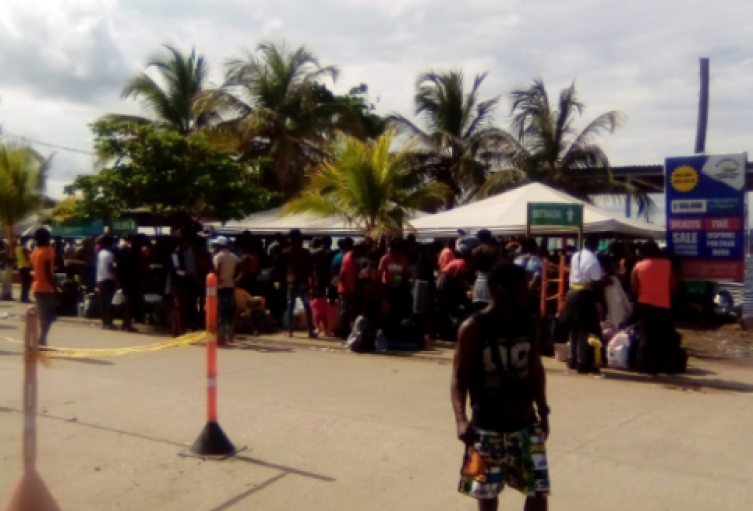 Referencia migrantes represados en Necoclí, Antioquia. 