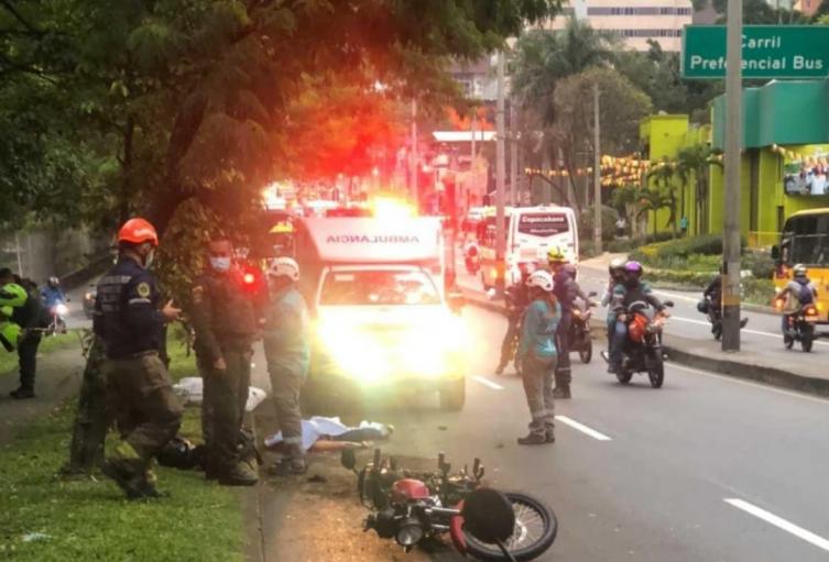 Motociclista chocó contra un separador y murió en el occidente de Medellín
