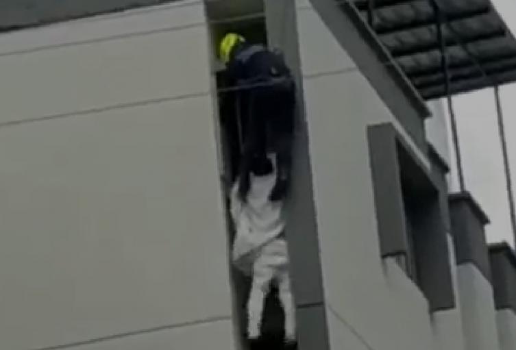 Bomberos rescataron a joven que quería suicidarse 