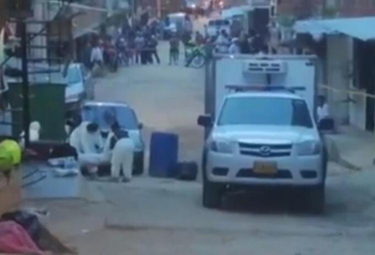 Las víctimas presentaban lesiones con arma blanca.