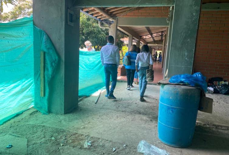 Escasez de elementos de bioseguridad, faltantes de vidrios y daños en infraestructuras fueron algunos de los hallazgos.