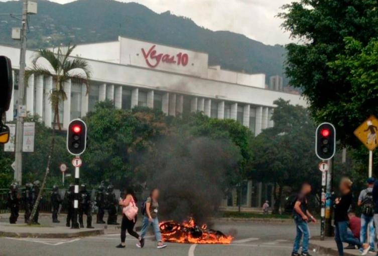 Las protestas se deben a denuncias de acoso sexual y laboral en el Politecnico Jaime Isaza Cadavid.
