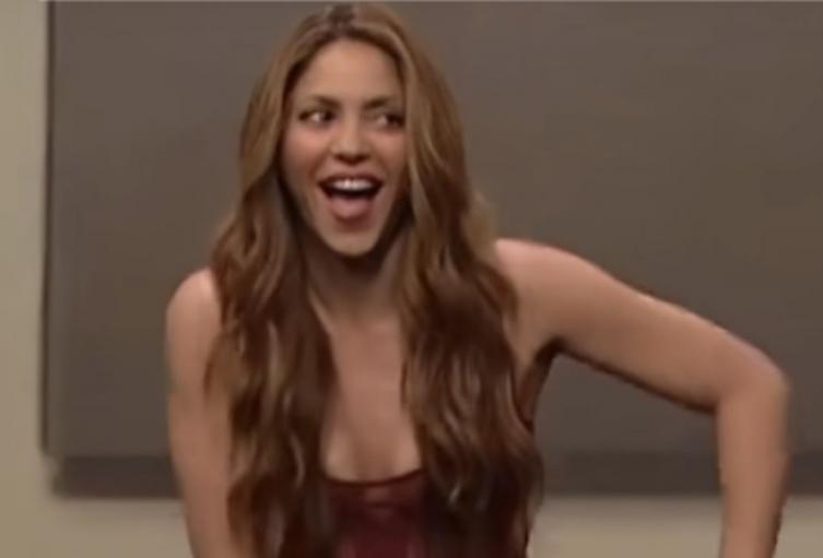 Shakira utilizó costoso vestido para asistir al show de Jimmy Fallon