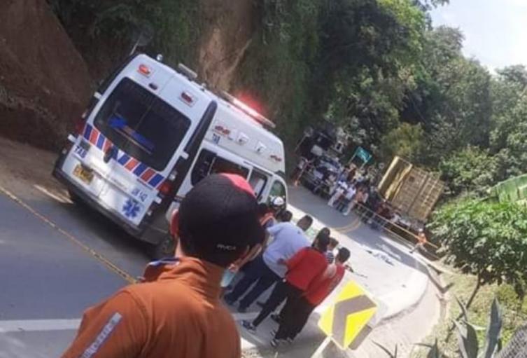 Tragedia en vías: un niño y dos adultos fallecieron en accidente de tránsito en Antioquia