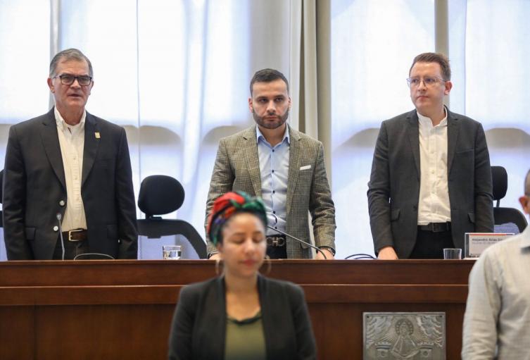 Cuarto debate en el Concejo de Medellín por la venta de acciones de UNE.