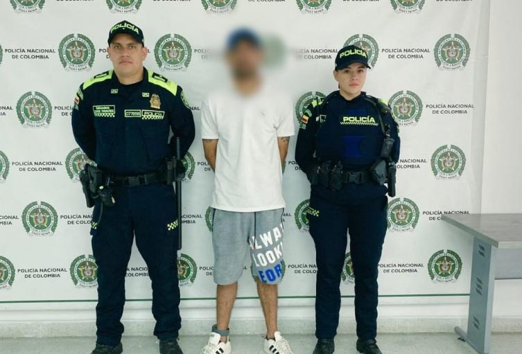 Lo capturaron "todo campante" en las calles de San Antonio de Prado con brazalete del INPEC