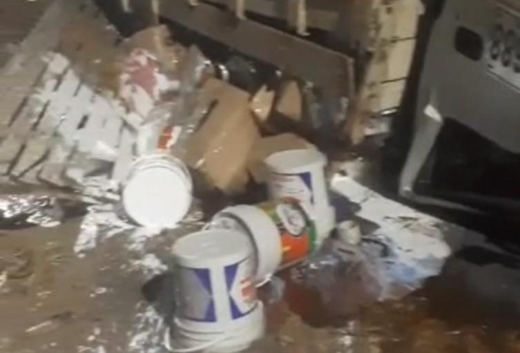  Camión cargado con pintura se quedó sin frenos en una vía del occidente de Antioquia