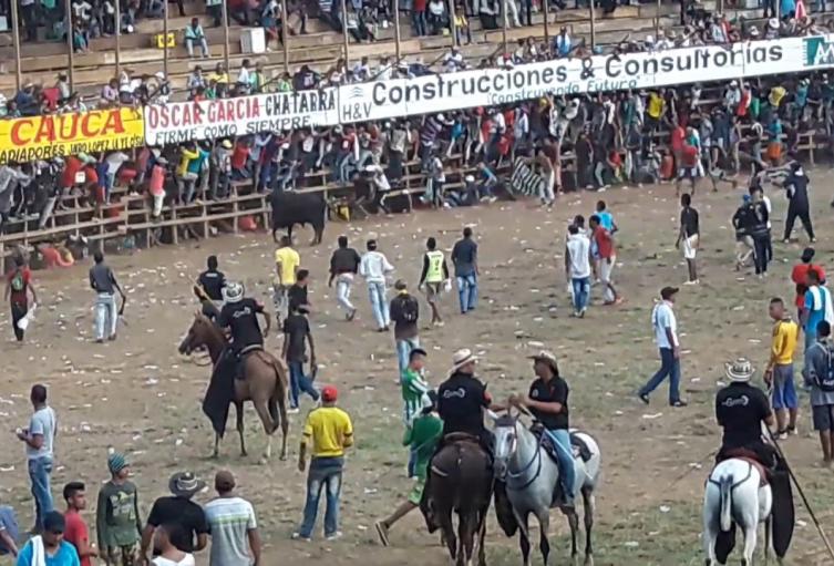 En estado crítico se encuentra un hombre que hizo el “salto de la muerte” en las corralejas de Caucasia 