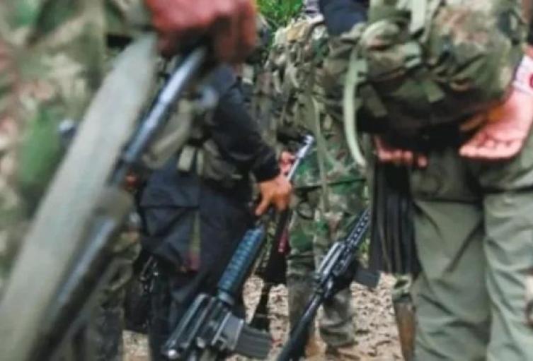 En Ituango, civiles obligados a evacuar heridos durante combates entre grupos ilegales