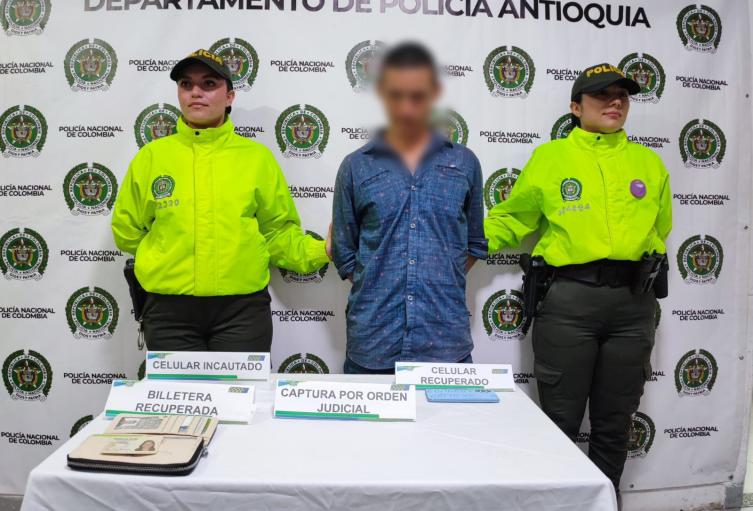 Detrás de la fachada de recolector de café, un feminicida; señalado de apuñalar a su pareja en un hotel de Cisneros
