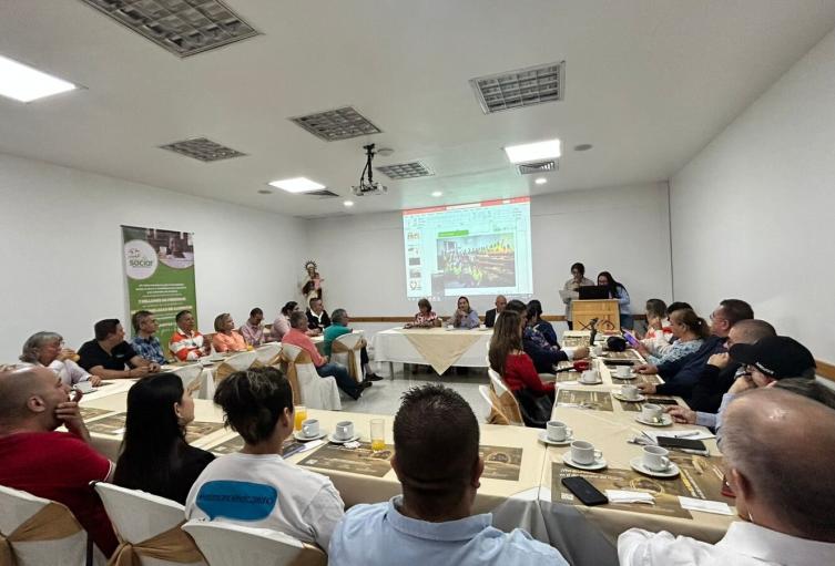 Banco de Alimentos de Medellín celebra donación de huevos 