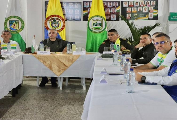 “Hay que estrangular las rentas que las disidencias FARC y el ELN capturan alrededor del narcotráfico y la extorsión”; Gobernador de Antioquia