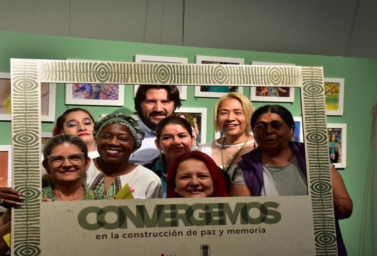 Convergencias. Liderazgos que construyen paz y memoria”, fue lanzado en el Museo Casa de la Memoria de Medellín. Más de 150 líderes y artistas serán parte de esta exposición. 