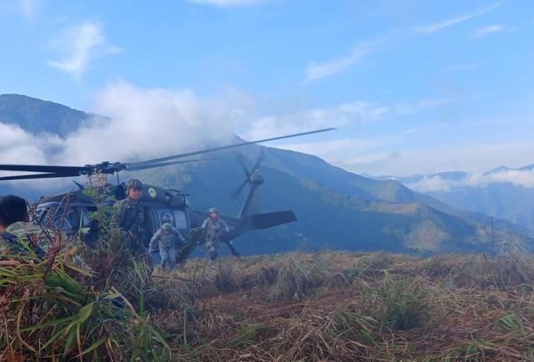 Trasladan a militar herido 