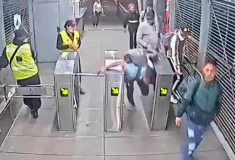 Caída en TransMilenio Caída en TransMilenio