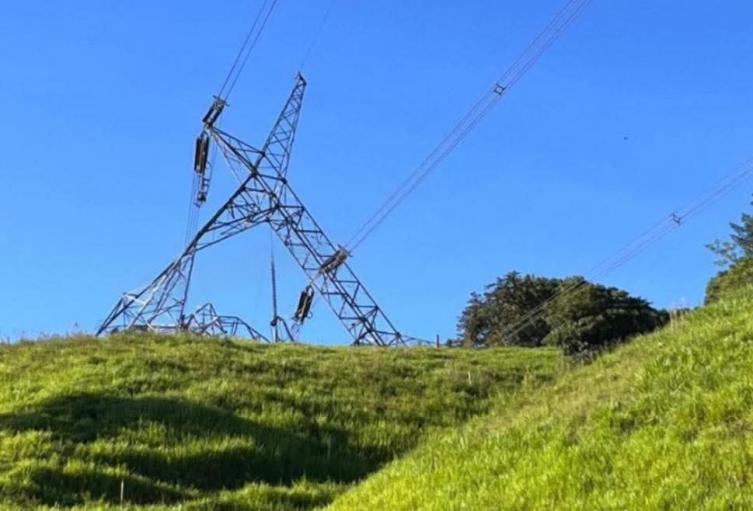 Atacan con explosivos torre eléctrica en San Roque Antioquia: EL Clan del Golfo o el ELN serían los responsables