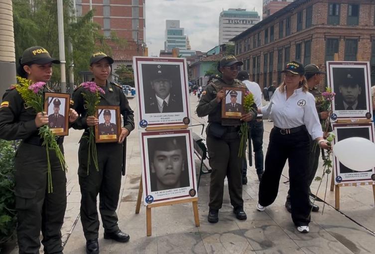 Homenaje de la fuerza pública en Medellín 
