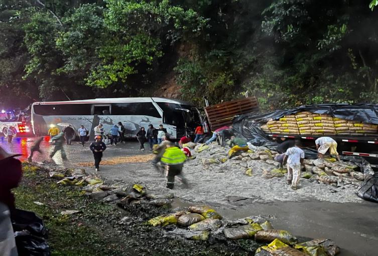 Accidente de transito ocurrido en la vía Medellín-Bogotá