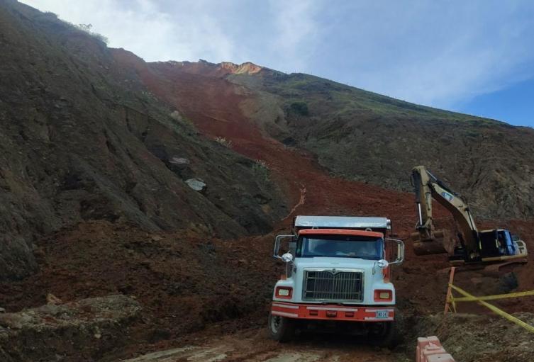 Cerrada vía que comunica a Quibdó con Medellín