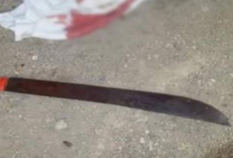 Denuncian que jóvenes en Medellín se citan por redes sociales para pelear con machetes fuera de colegios
