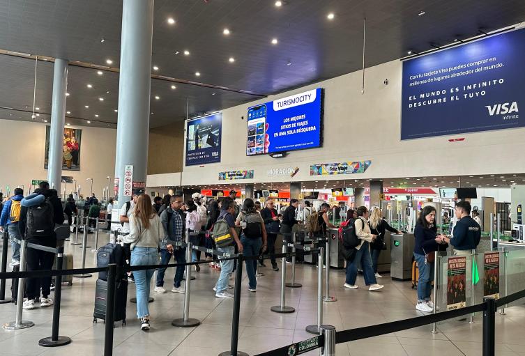 Aeropuerto El Dorado, salidas internacionales, vacaciones, pasajeros, viajeros