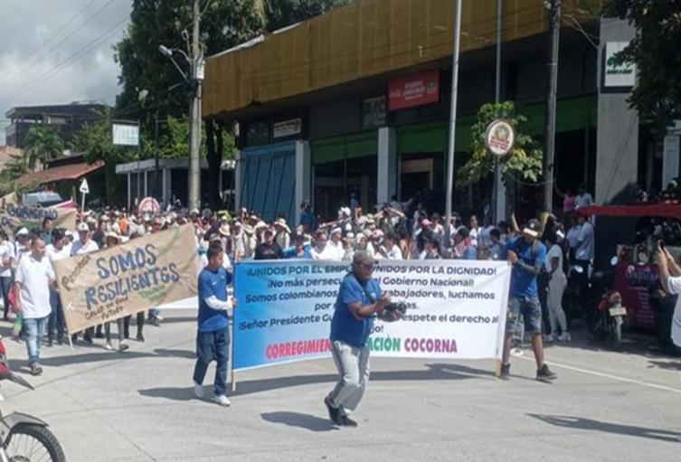 La comunidad de Puerto Triunfo, en el Magdalena Medio antioqueño, protesta en contra de la intención del presidente Petro de entregar la Hacienda Nápoles a la Unidad de Restitución de Tierras