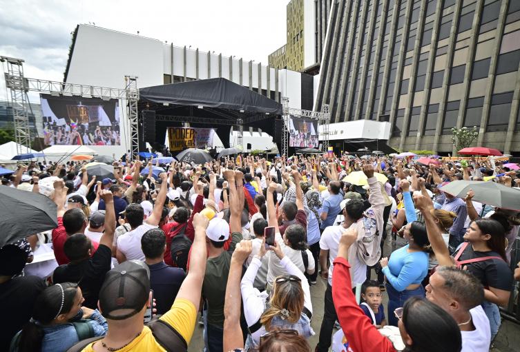 Antioqueños llegaron al centro de Medellín para participar en el evento del presidente Gustavo Petro