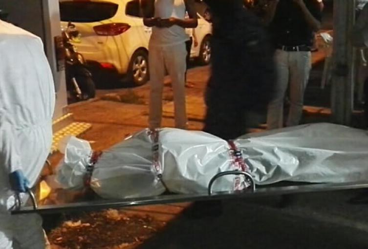Lo asesinaron de ocho disparos y huyeron en un taxi en Santo Domingo Savio 