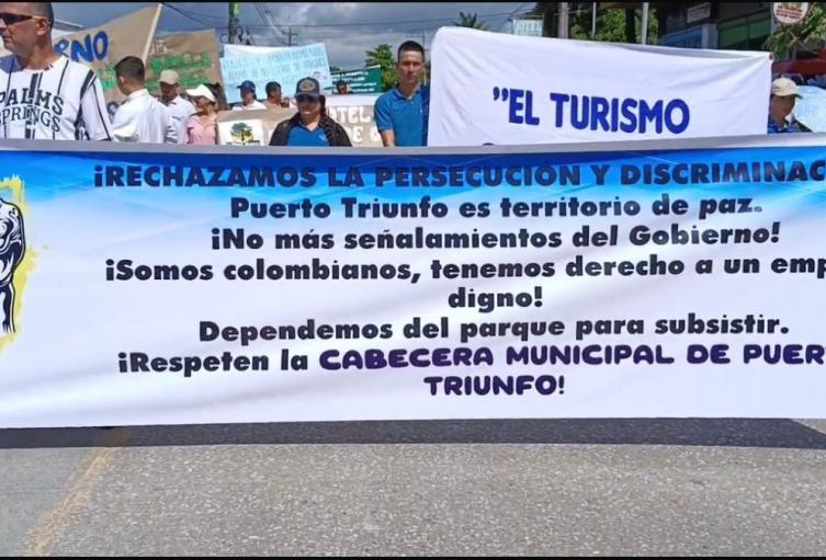 Protesta en Puerto Triunfo apoyo Hacienda Nápoles