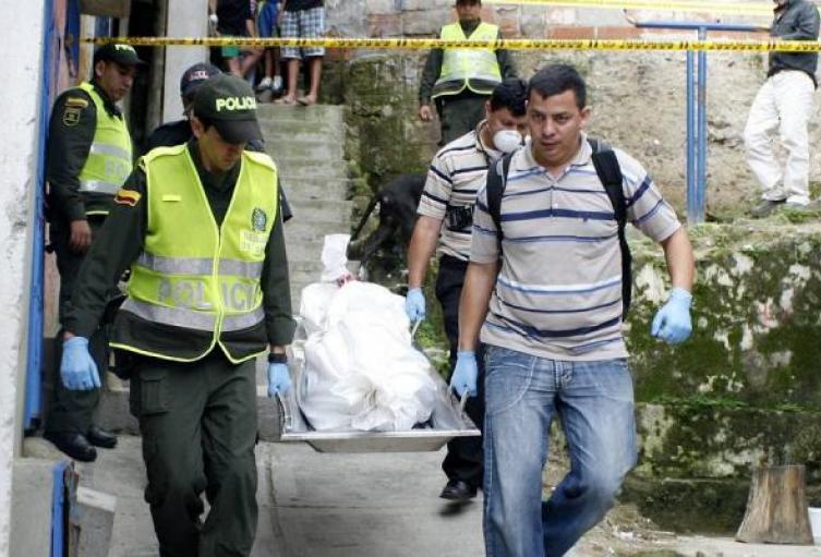 Oficial de construcción fue asesinado dentro de su casa en Bello, frente a su esposa y pequeña hija Oficial de construcción fue asesinado dentro de su casa en Bello, frente a su esposa y pequeña hija