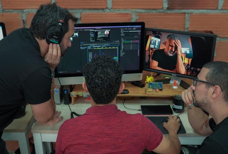 Ciudadanos de Medellín crearon un cortometraje con más de mil imágenes a través de la Inteligencia Artificial. Con este trabajo audiovisual buscan ganar en AI Film Festival, el evento más importante de esta industria.