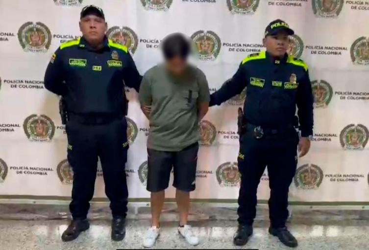 Conductor con casa por carcel le tiro el carro para robar un celular una mujer