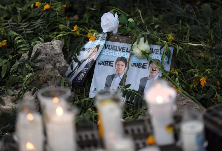 Velatón por la salud de Miguel Uribe Turbay en Modelia