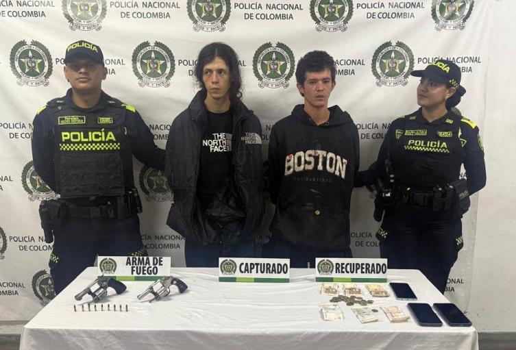 Dos hombres armados intentaban robar a un taxista en Itagüí; las cámaras de monitoreo fueron clave para evitar el hurto