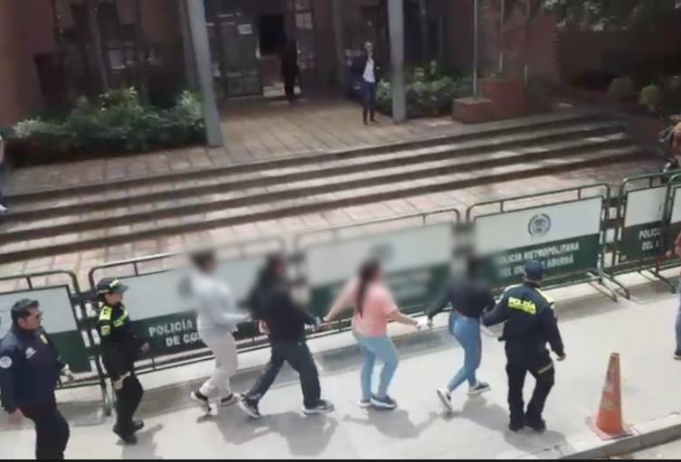 [FOTOS] Capturados en Medellín, Sopetrán y Francia por explotación sexual de sus hijos en red de pornografía infantil