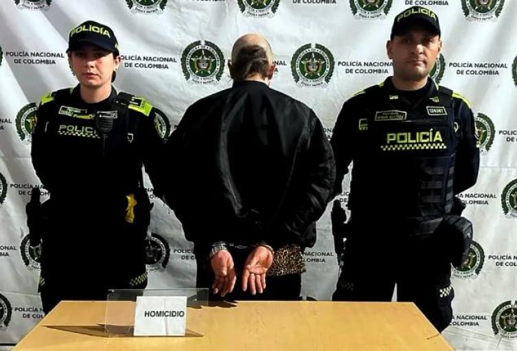 Capturan a hombre que intentaba huir en vehículo tras cometer crimen con arma blanca en Medellín