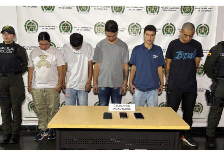 Capturan a cinco miembros de la banda delincuencial " la Terraza" de Medellín Capturan a cinco miembros de la banda delincuencial " la Terraza" de Medellín