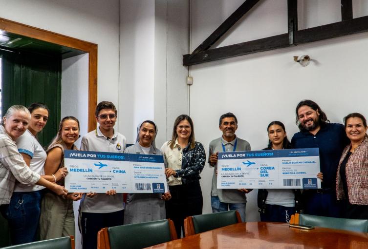 Estudiantes colombianos que asistirán al mundial de robótica