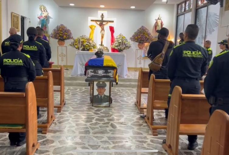 Traslado a Chocó el cuerpo del patrullero de la Policía González, asesinado en Andes